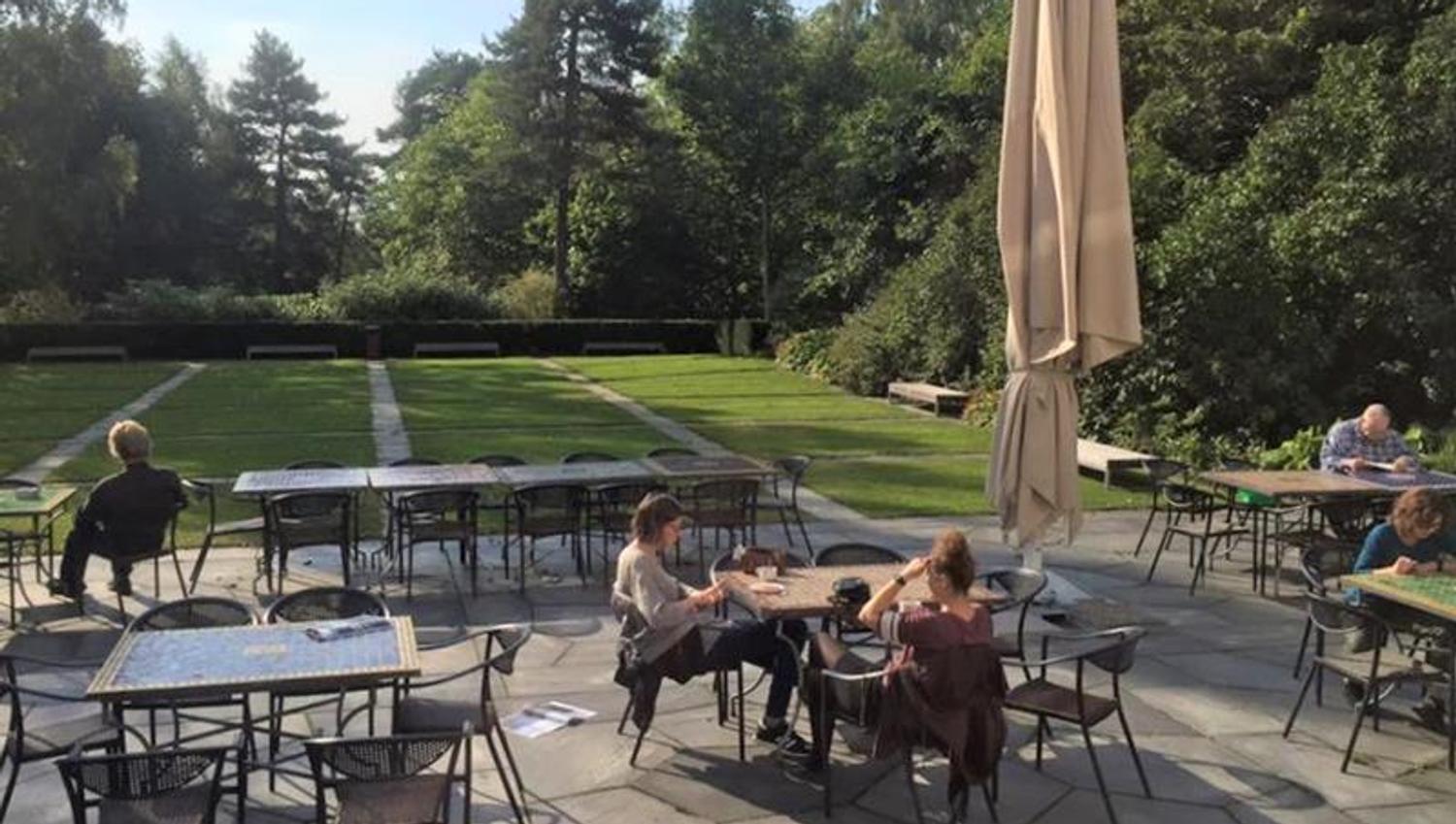 Outdoor café.