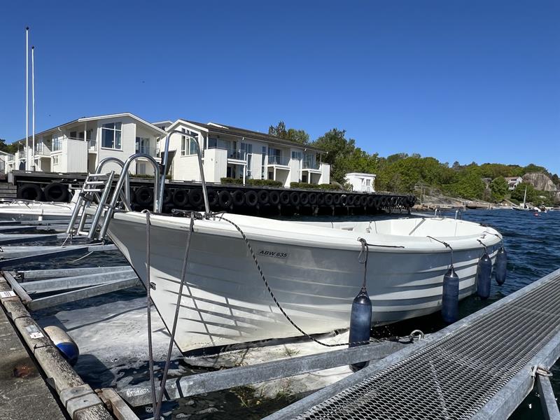 Boat along the pier