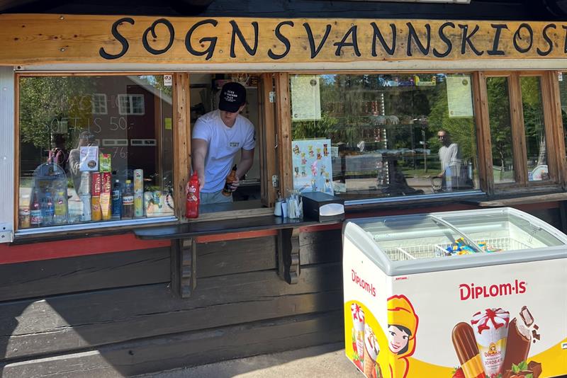 Sognsvannkiosken med ansatt