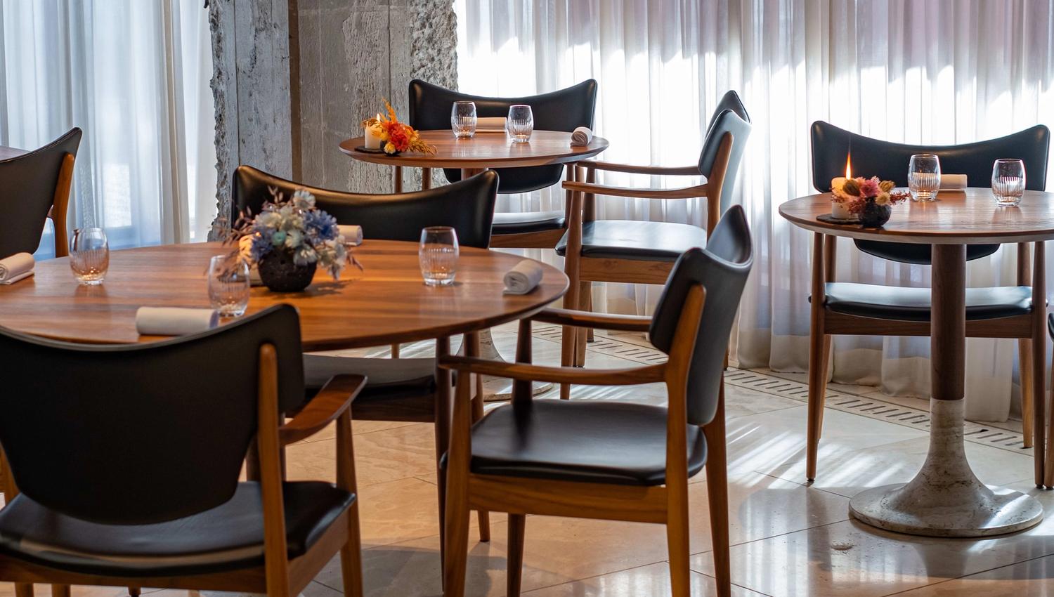 Welcome to a modern design inside the restaurant