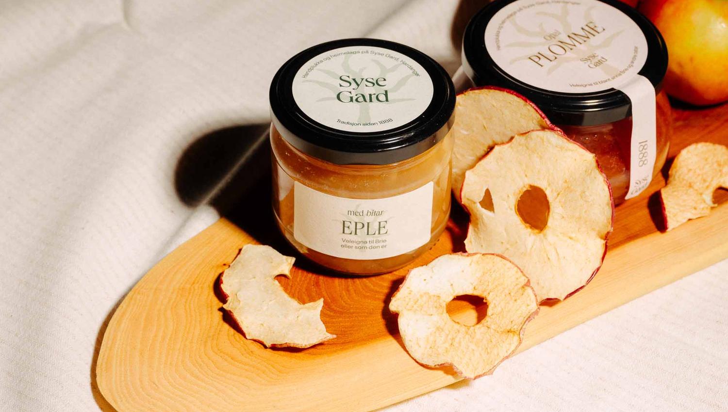 Apple and plum jams from Syse Gard, made with local ingredients.