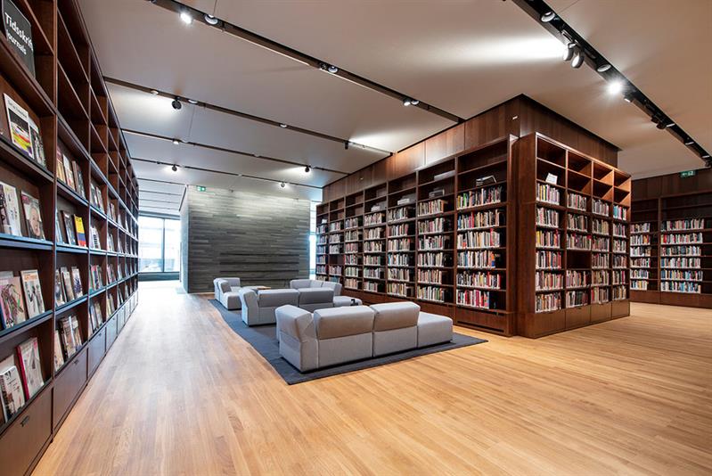 Sofagrupper i biblioteket