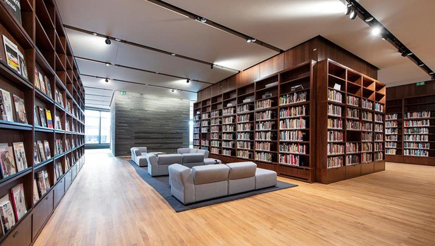 Sofagrupper i biblioteket