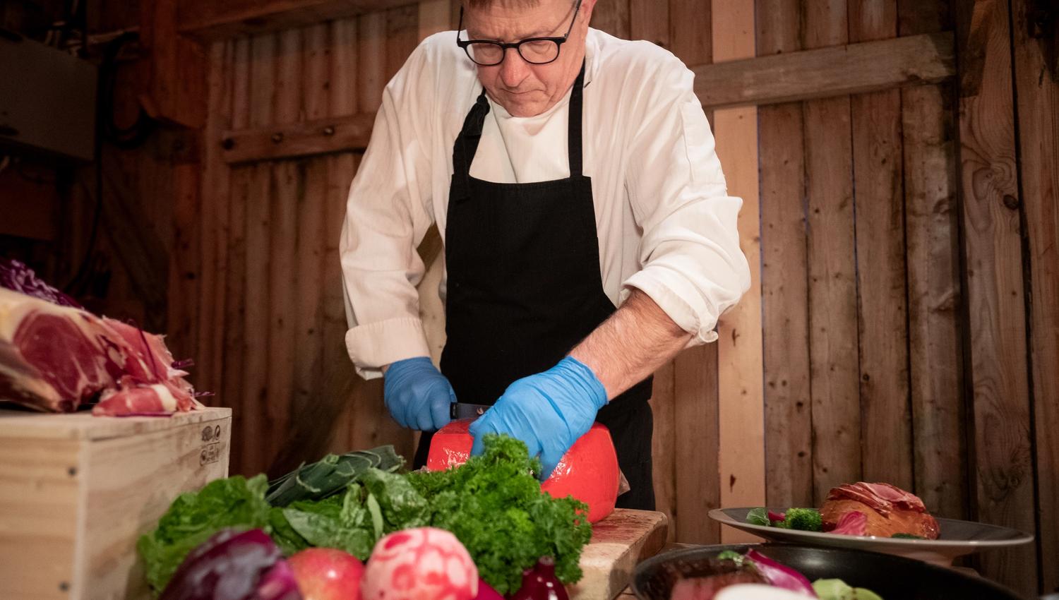 Arcticoncepts-Harstad-delicious-food-vegetables-meat-cheese-gourmet-dinner-boat house-foto David bue