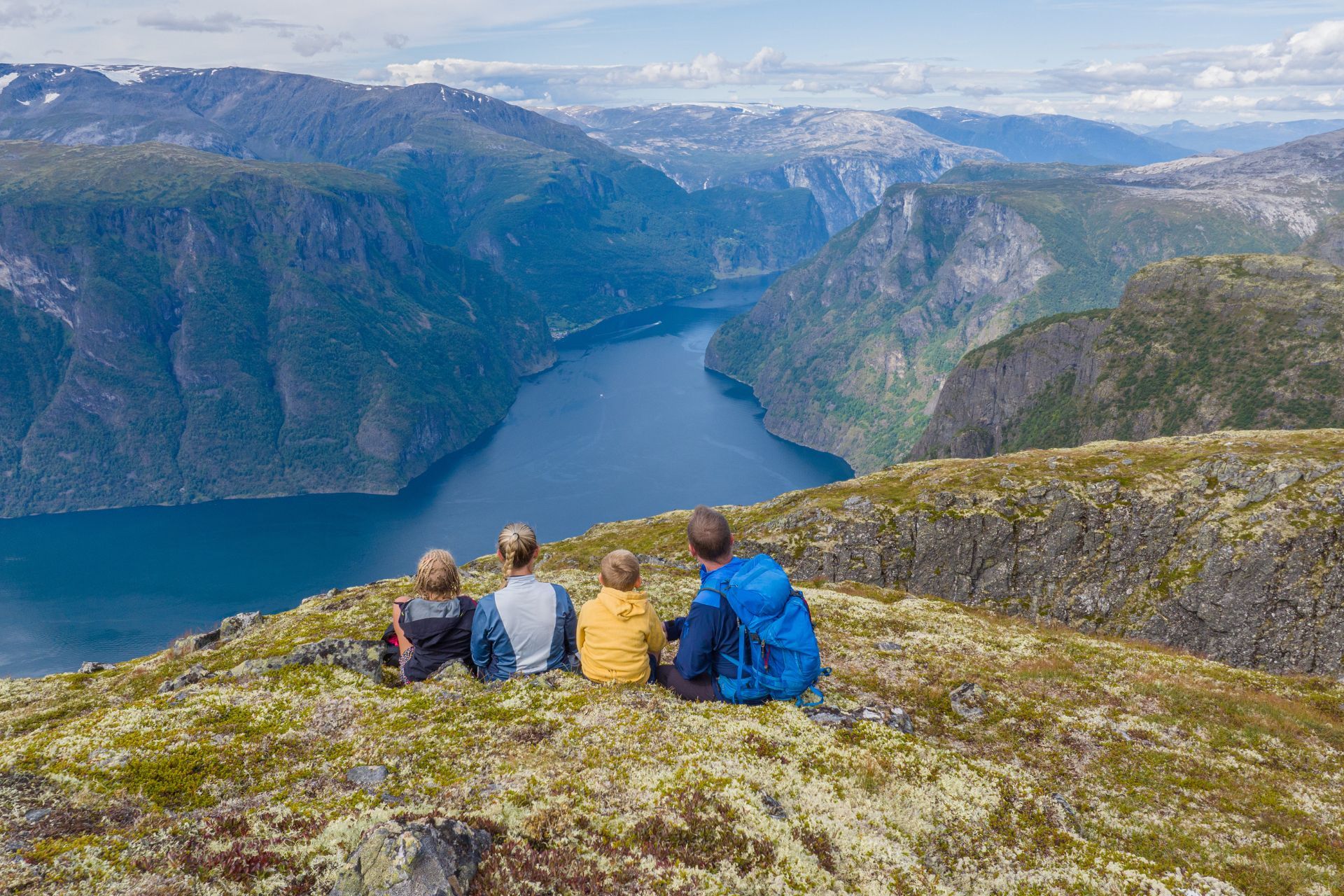 Hike to Prest 1457 moh, Aurland
