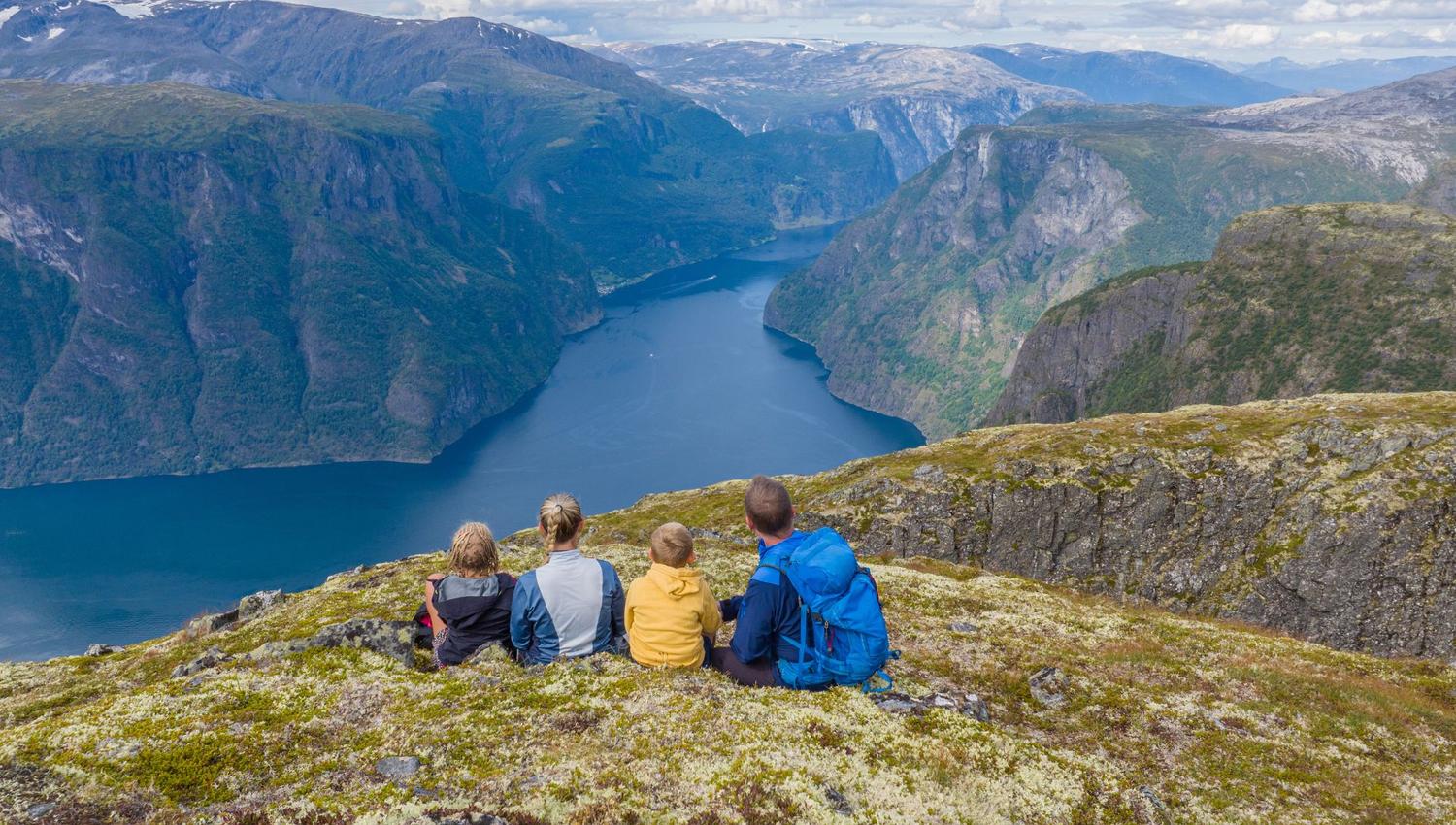 Hike to Prest 1457 moh, Aurland