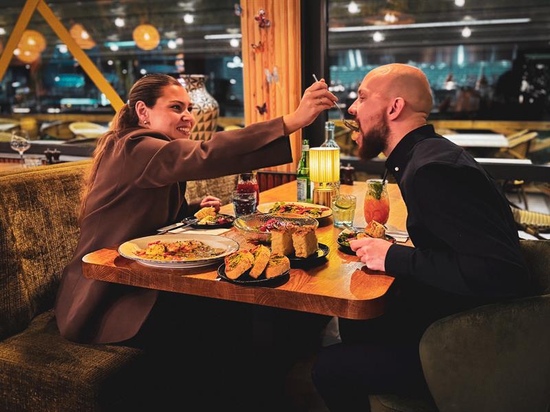 par som spiser på Follow restaurant i Porsgrunn