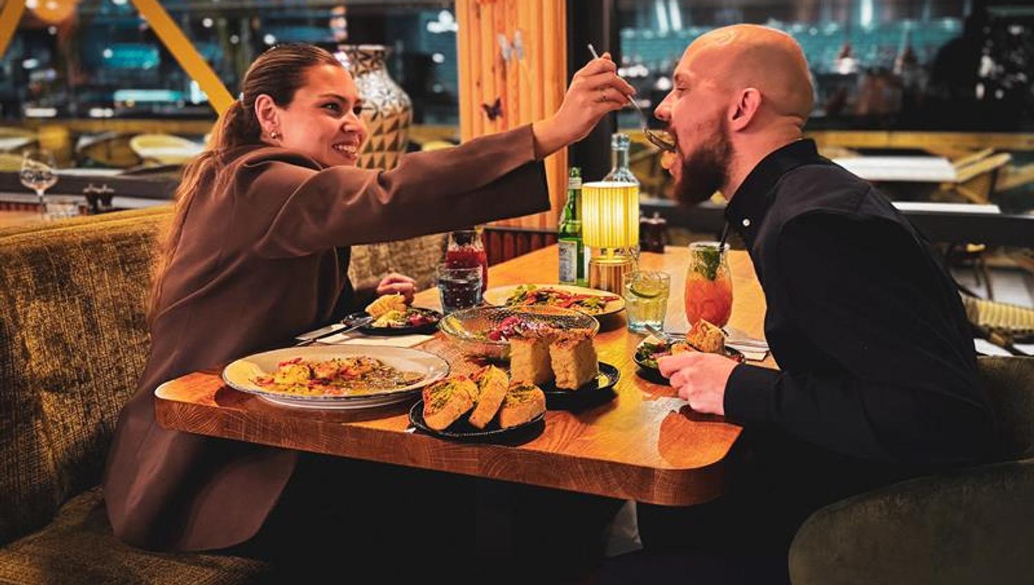 par som spiser på Follow restaurant i Porsgrunn