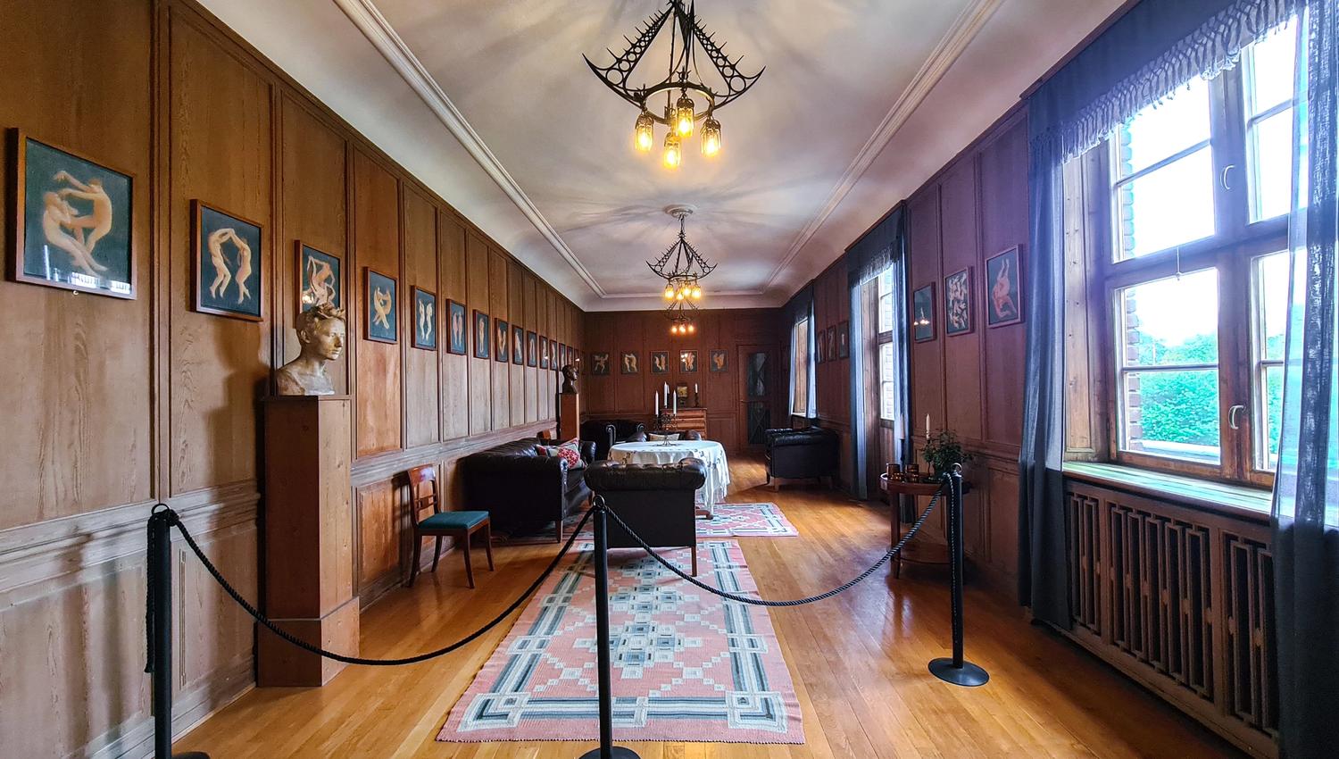 Vigeland's apartment.