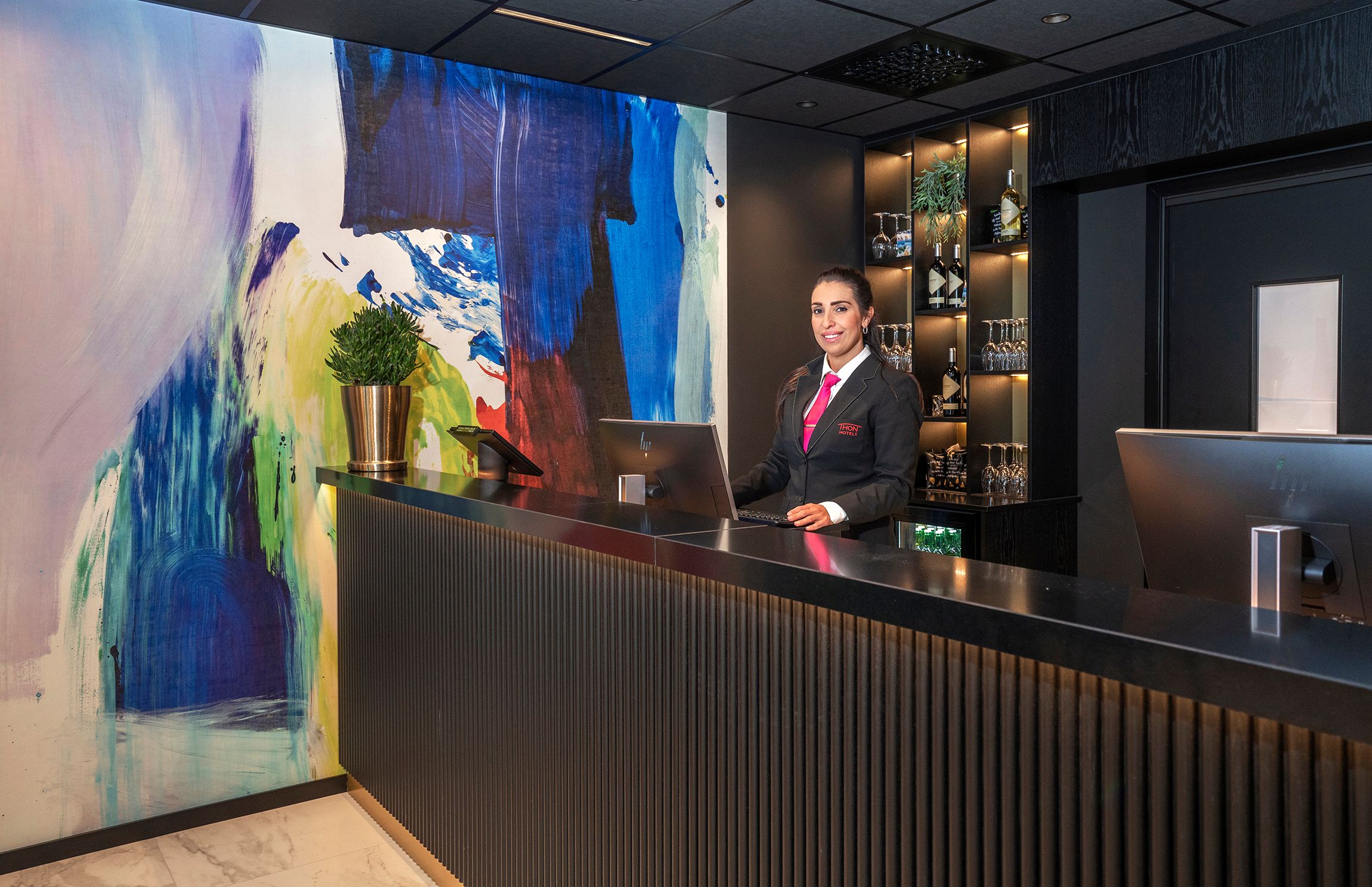 Hyggelig resepsjonsområde på Thon Hotel Ålesund