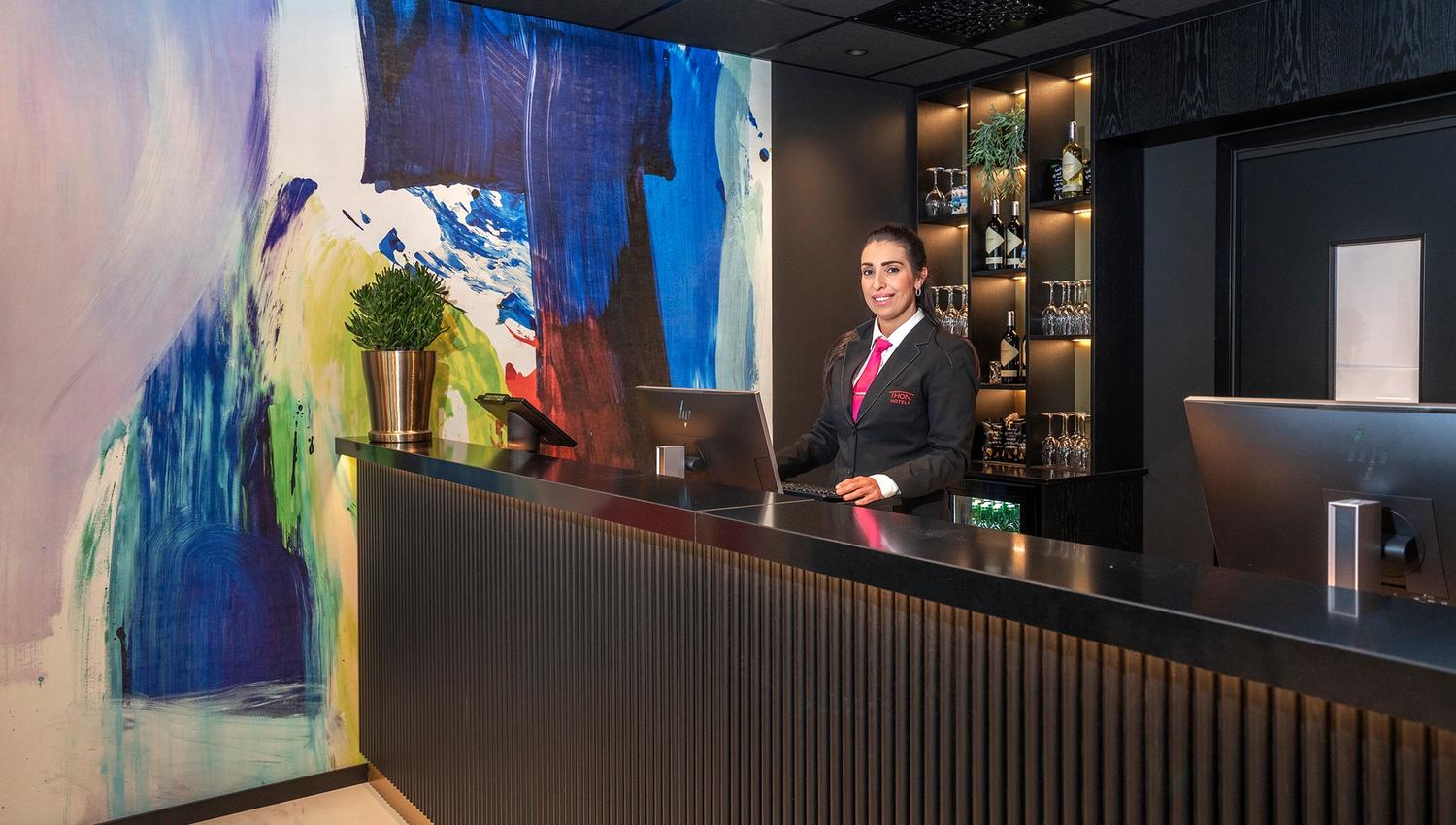 Hyggelig resepsjonsområde på Thon Hotel Ålesund