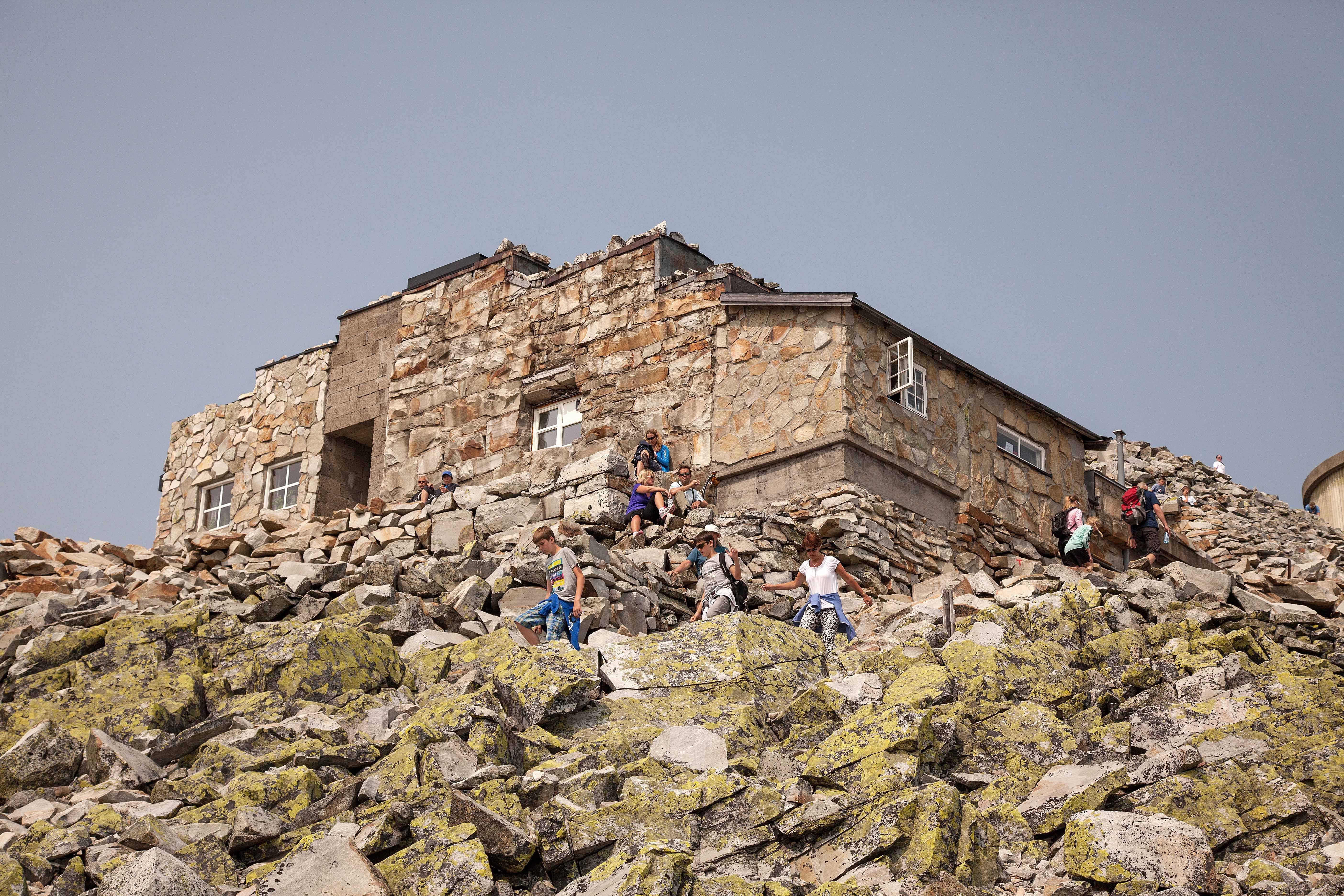 Summer at Gaustatoppen Tourist cabin 