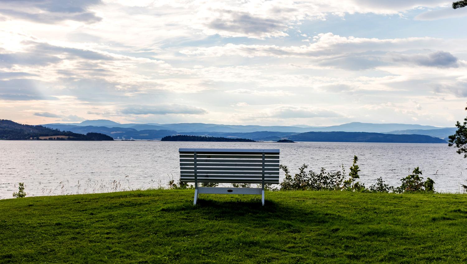 Jægtvolden Fjordhotell - Seating by the fjord
