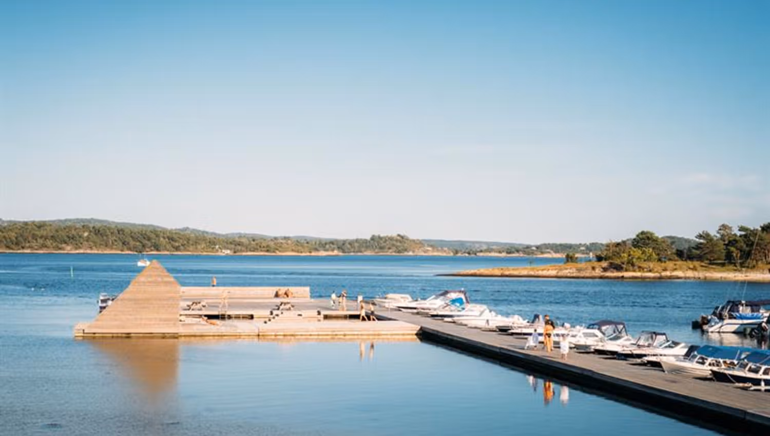 jetty with diving board, seating and moorings at Quality Hotel Skjærgården in Langesund