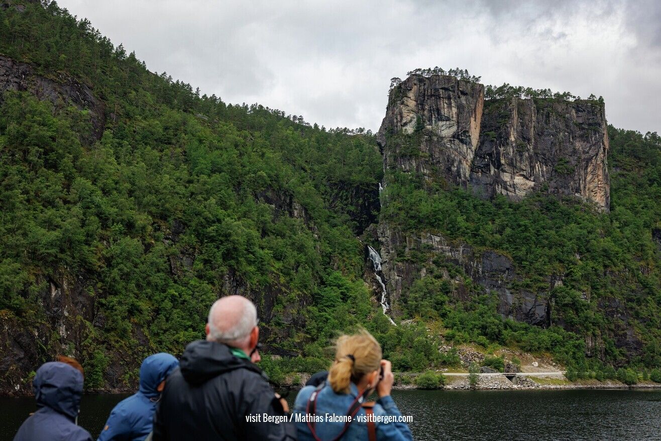 Halvdags fjordcruise fra Bergen til Mostraumen
