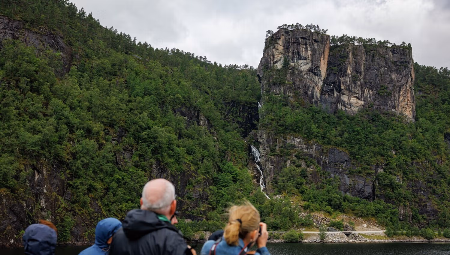 Halvdags fjordcruise fra Bergen til Mostraumen