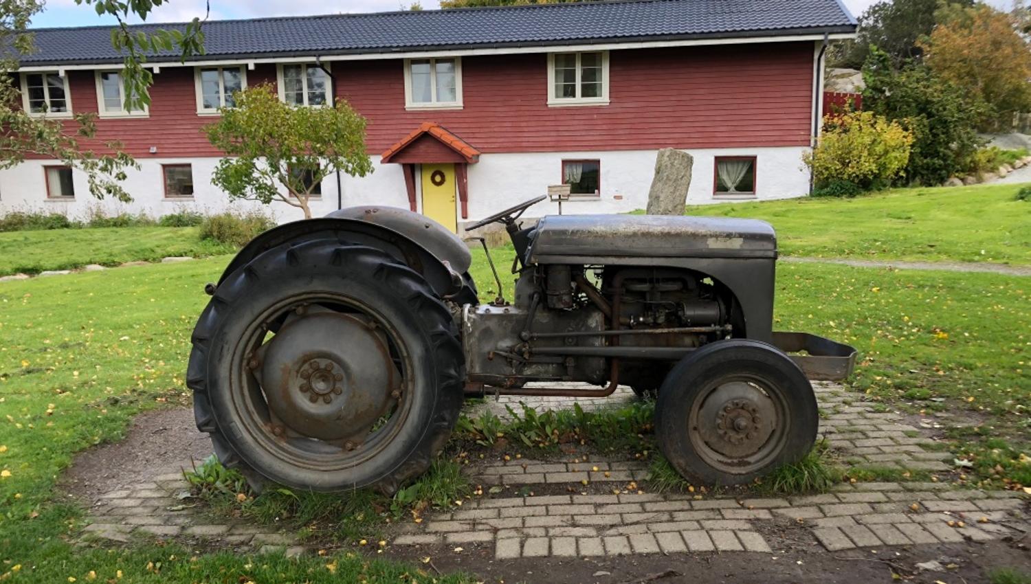 The Gråtass tractor at Gausel Fritidsgård