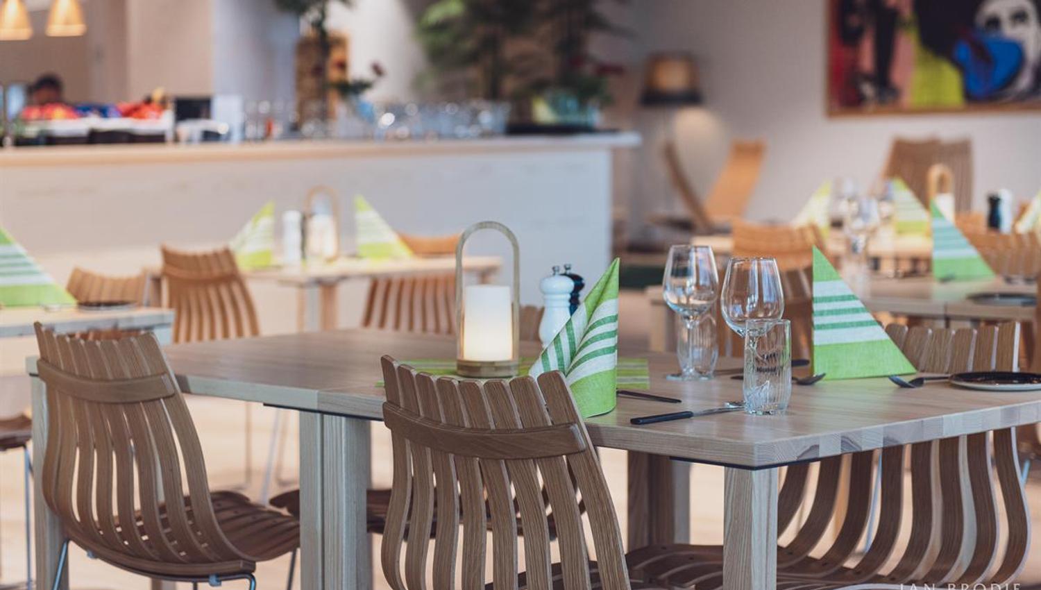 Restaurant Mjøskanten in Wood Hotel