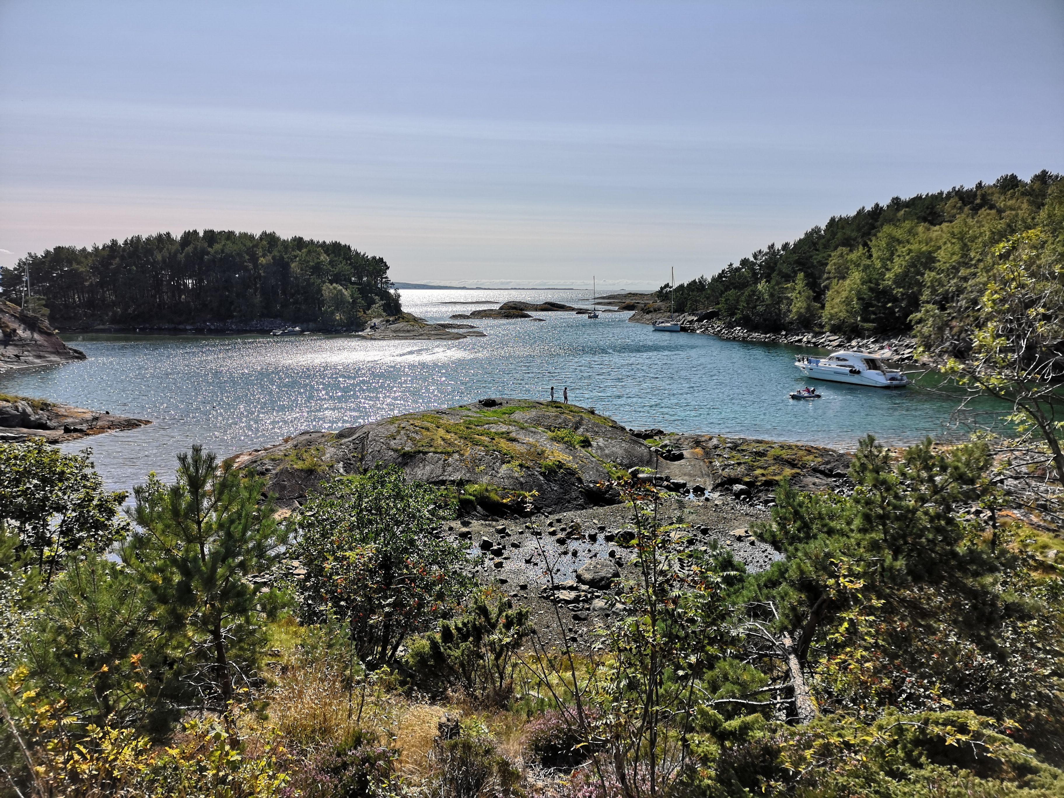 Cosy places to anchor on the island of Sjernarøy