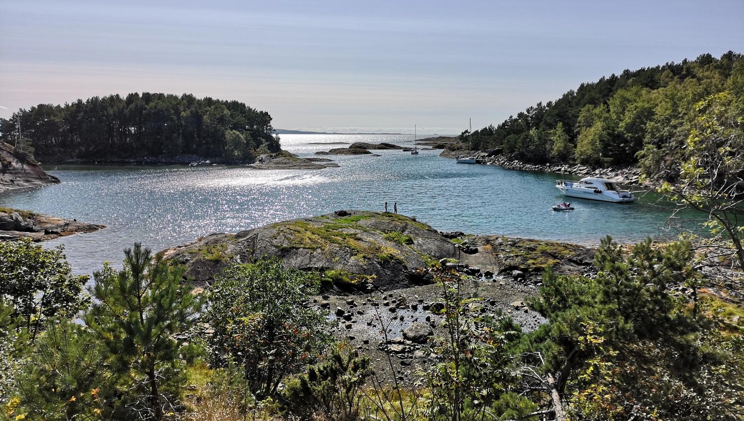 Cosy places to anchor on the island of Sjernarøy