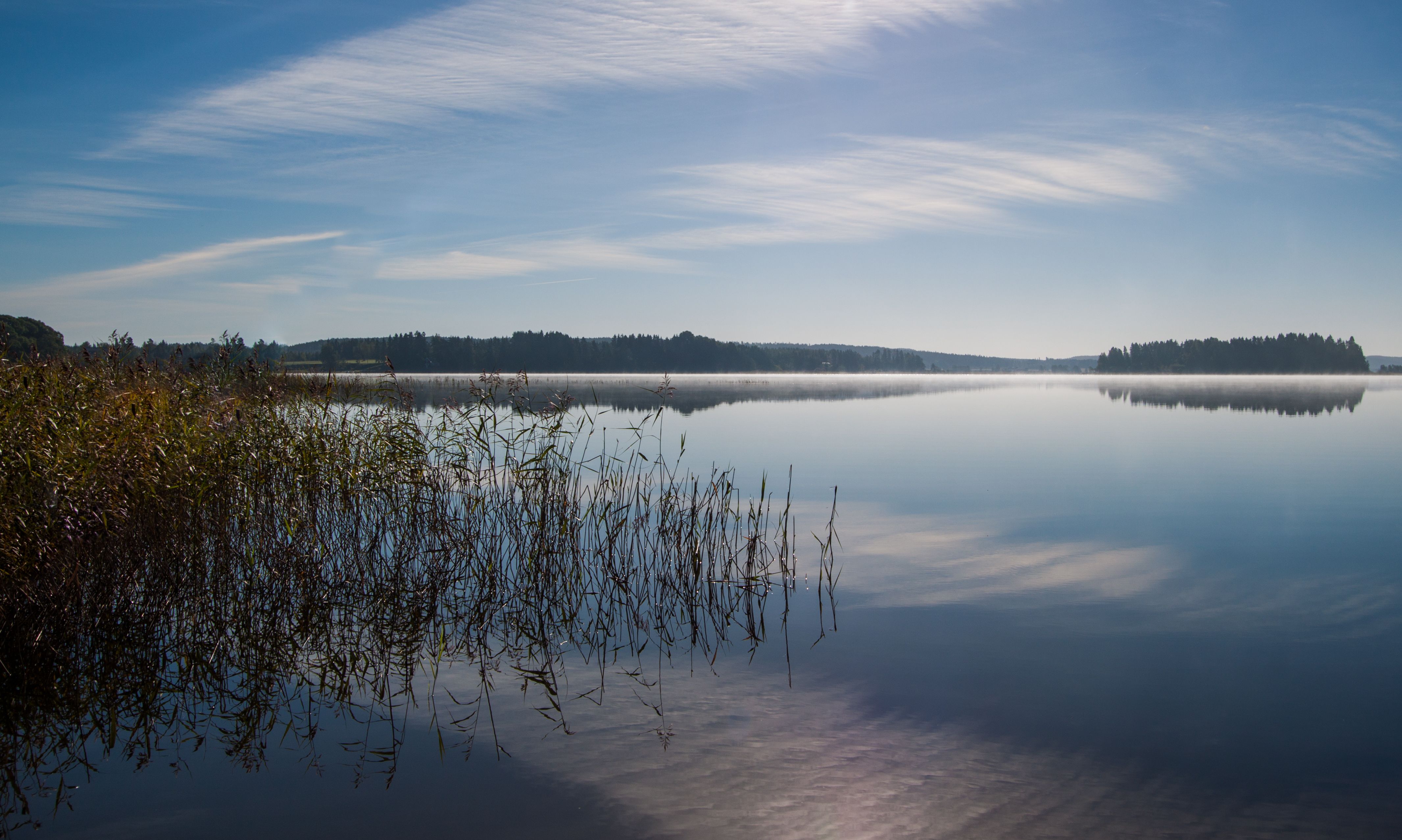 Åpen himmel og vann