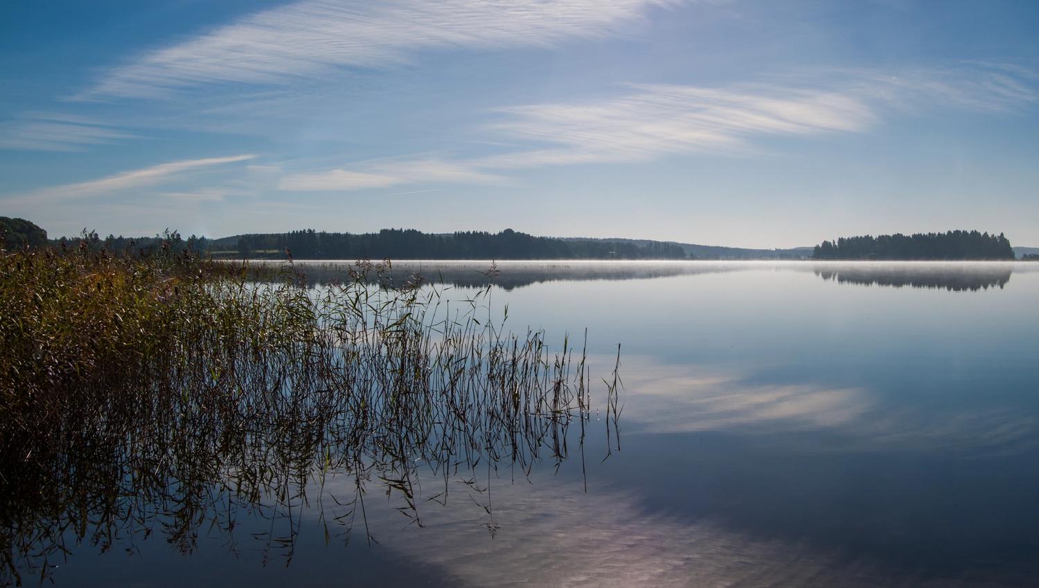 Åpen himmel og vann