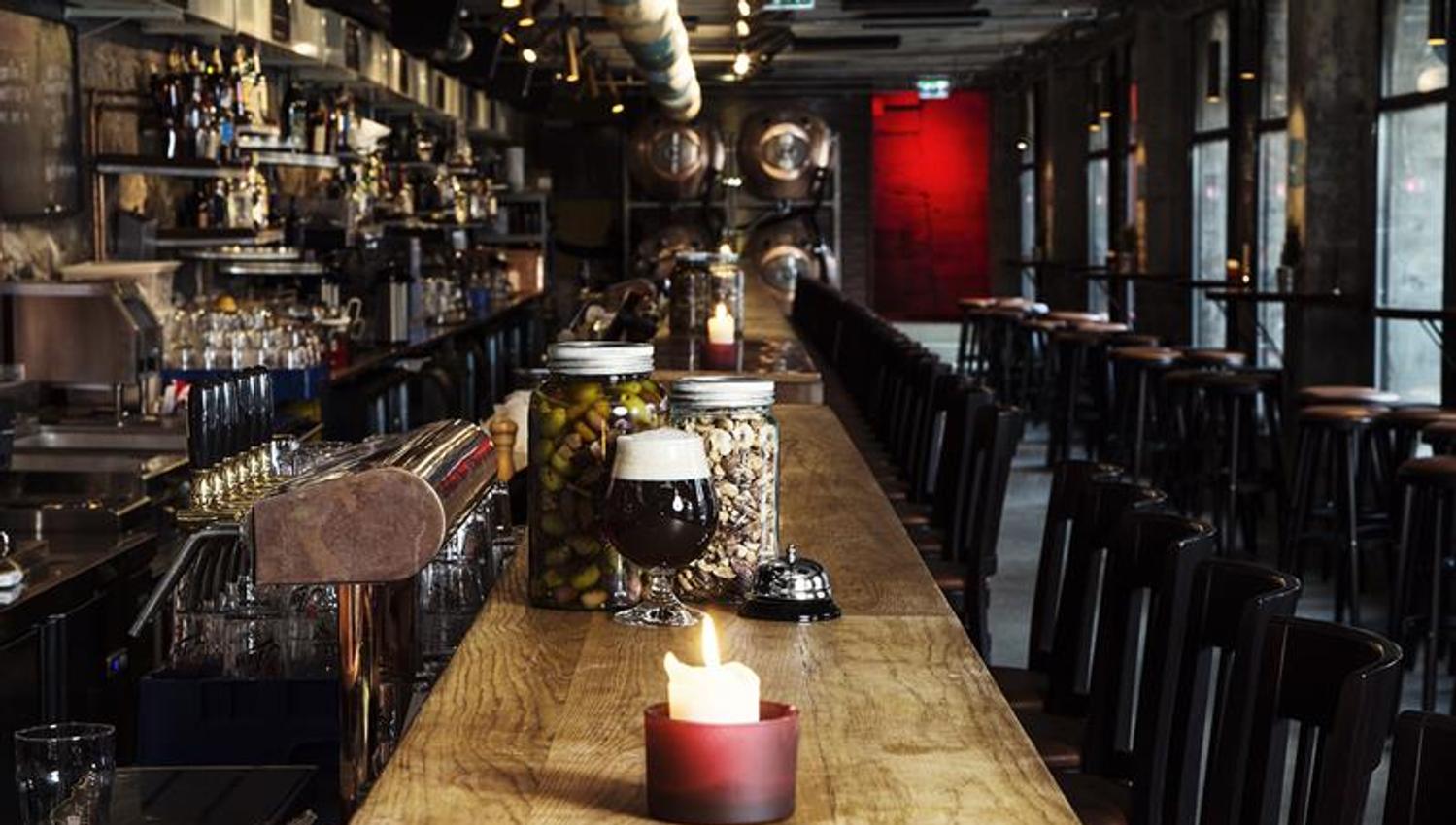 lang bar inne på smelteverket