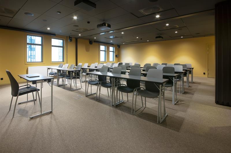 konferanserom med skoleklasseoppsett