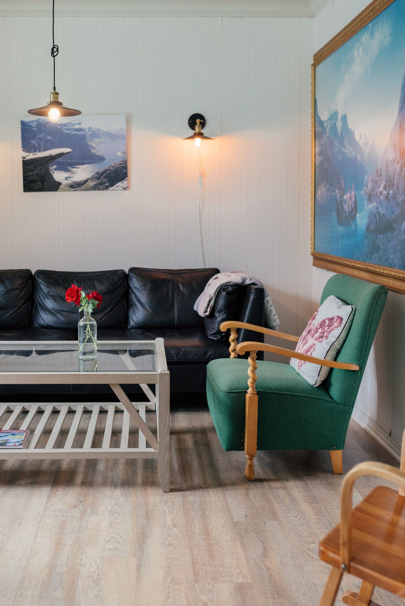 Living room at Stana Farm with traditional Norwegian decor and fjord view – a cozy place to relax after a day in Hardanger.