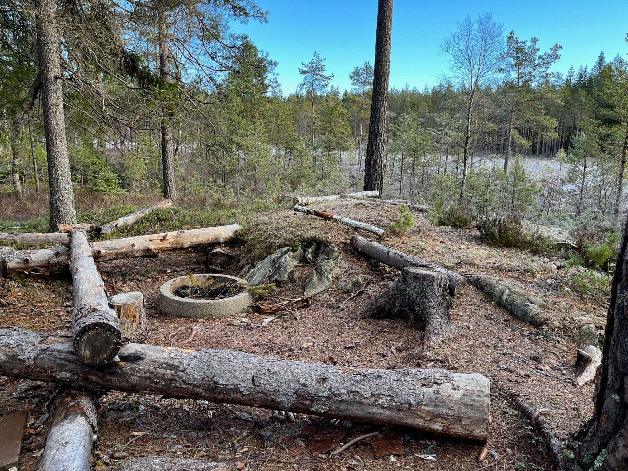 Rasteplass, bålpålass nr. 2 på veien opp til Kjølen