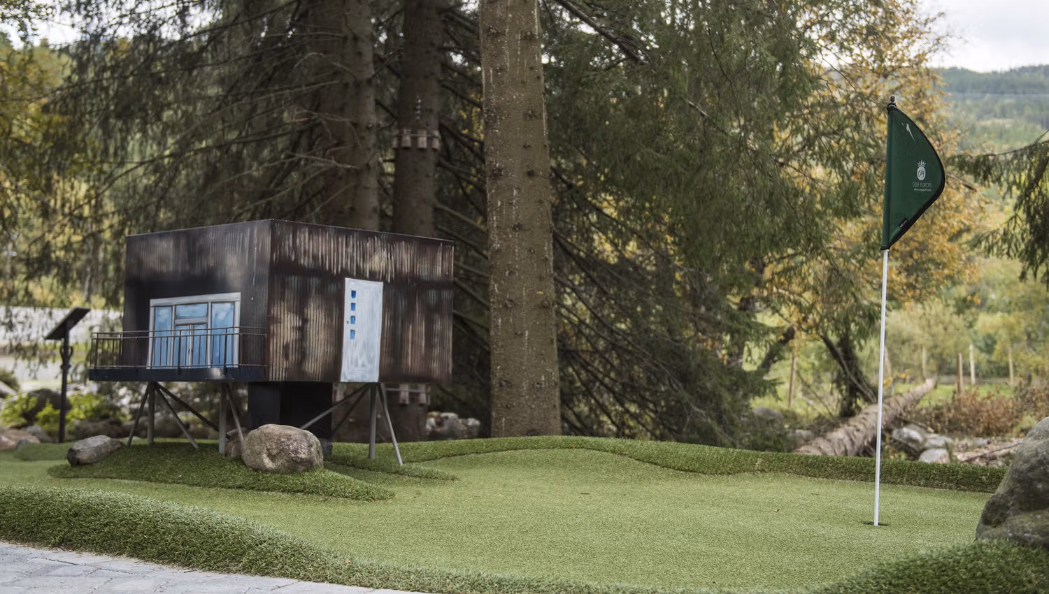 Styltehytta i Eventyrgolf