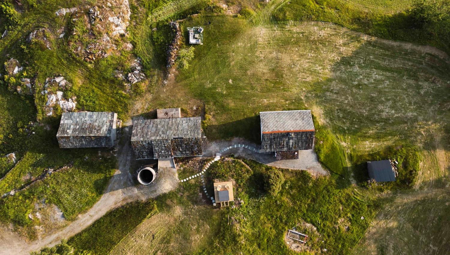 Top-down aerial view of the courtyard at Stigen Fjordlodge in Hardanger.