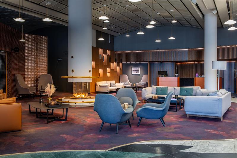 Lobby lounge
