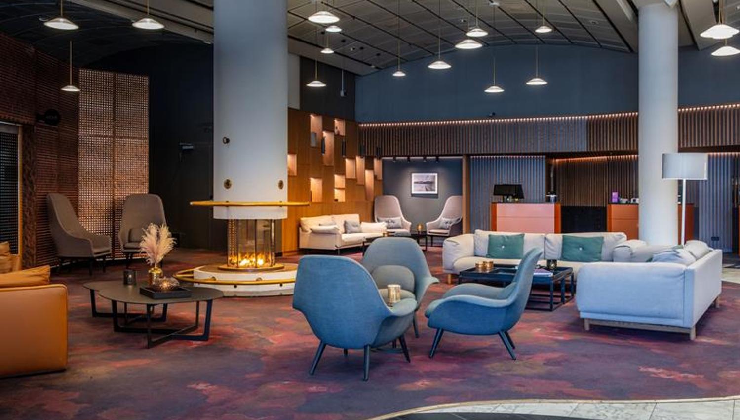 Lobby lounge