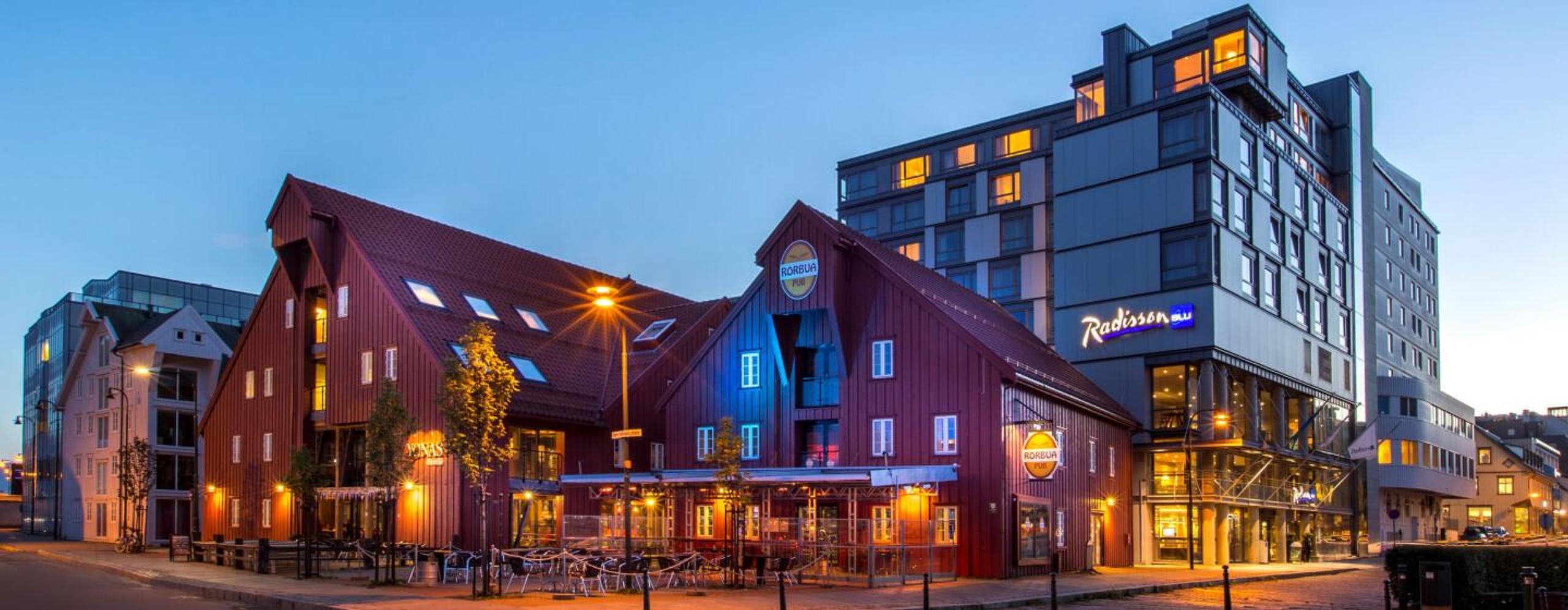 Exterior of Radisson Blu Hotel Tromsø, with Yonas Pizzeria in the foreground.
