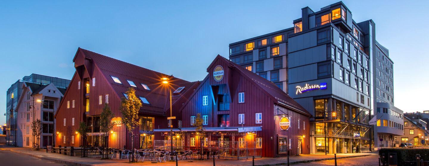 Exterior of Radisson Blu Hotel Tromsø, with Yonas Pizzeria in the foreground.