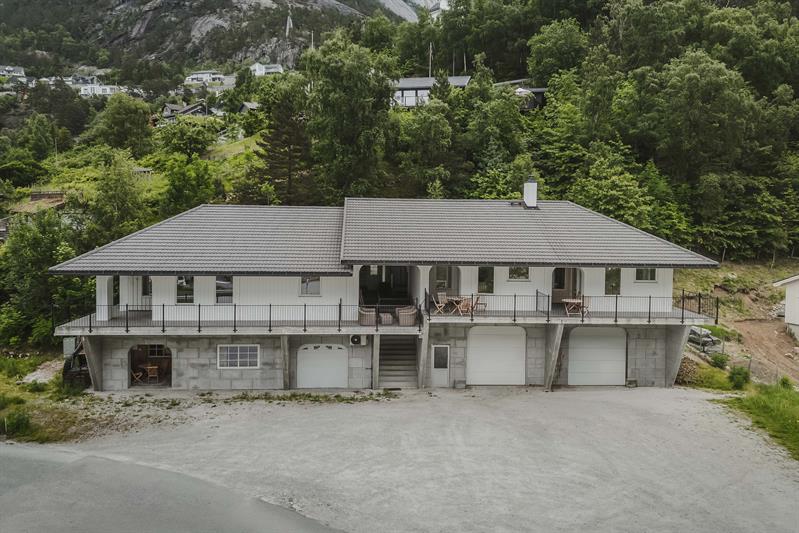 A photo of the apartment building belonging to the camping.
