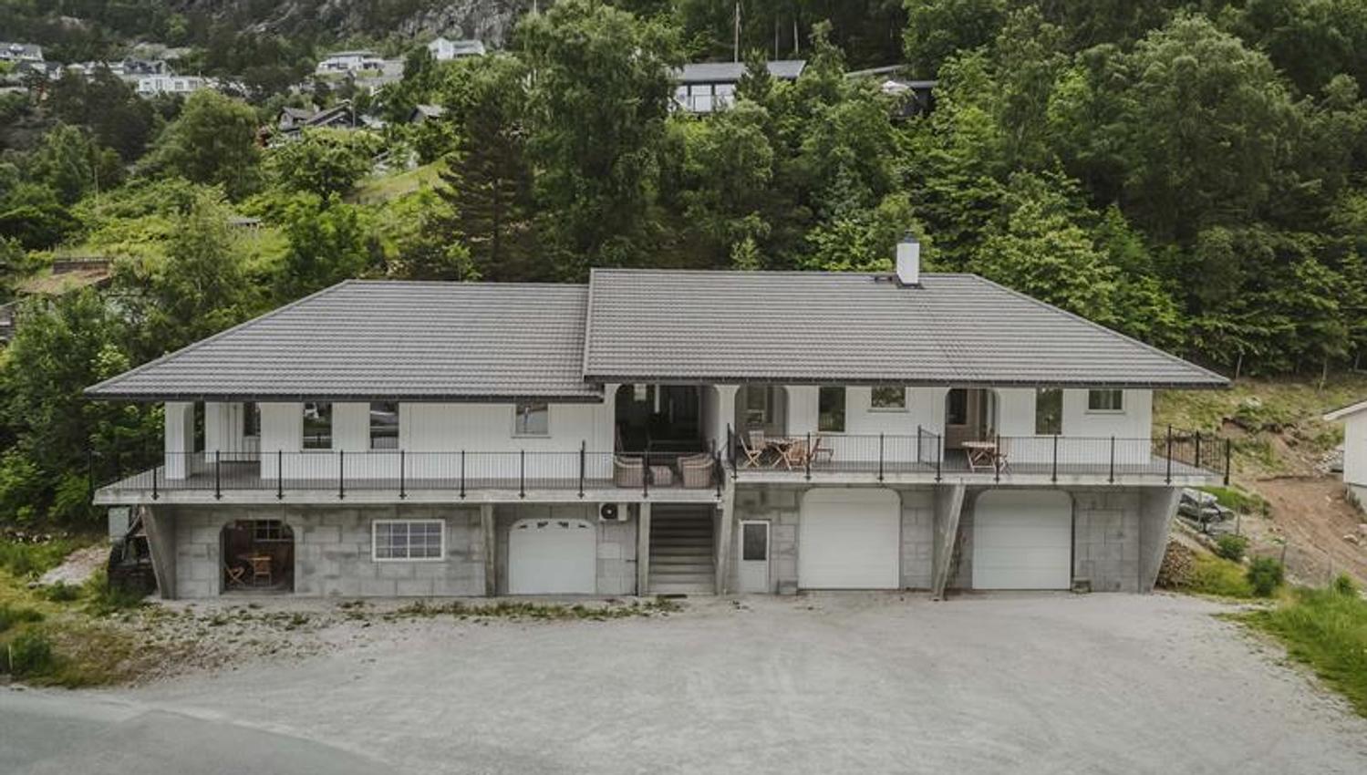 A photo of the apartment building belonging to the camping.