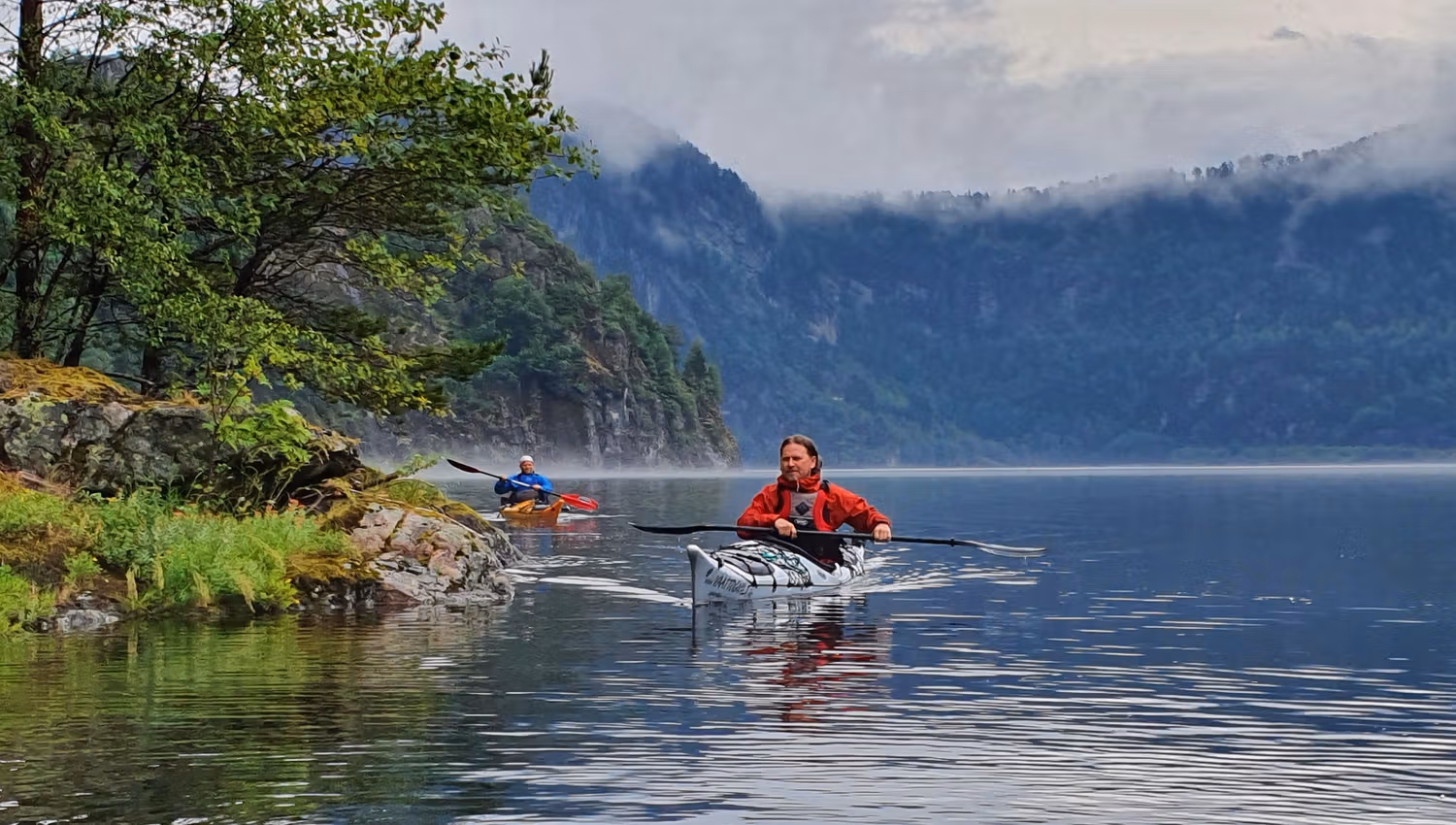 Course in sea paddling with kayak