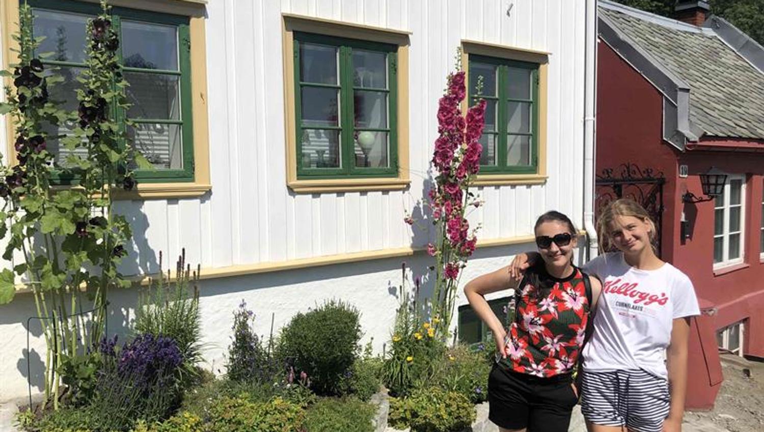 Two persons posing on Telthusbakken