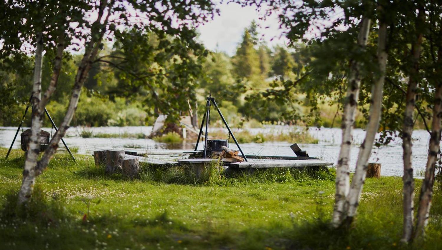 Viser bålplass ved elva