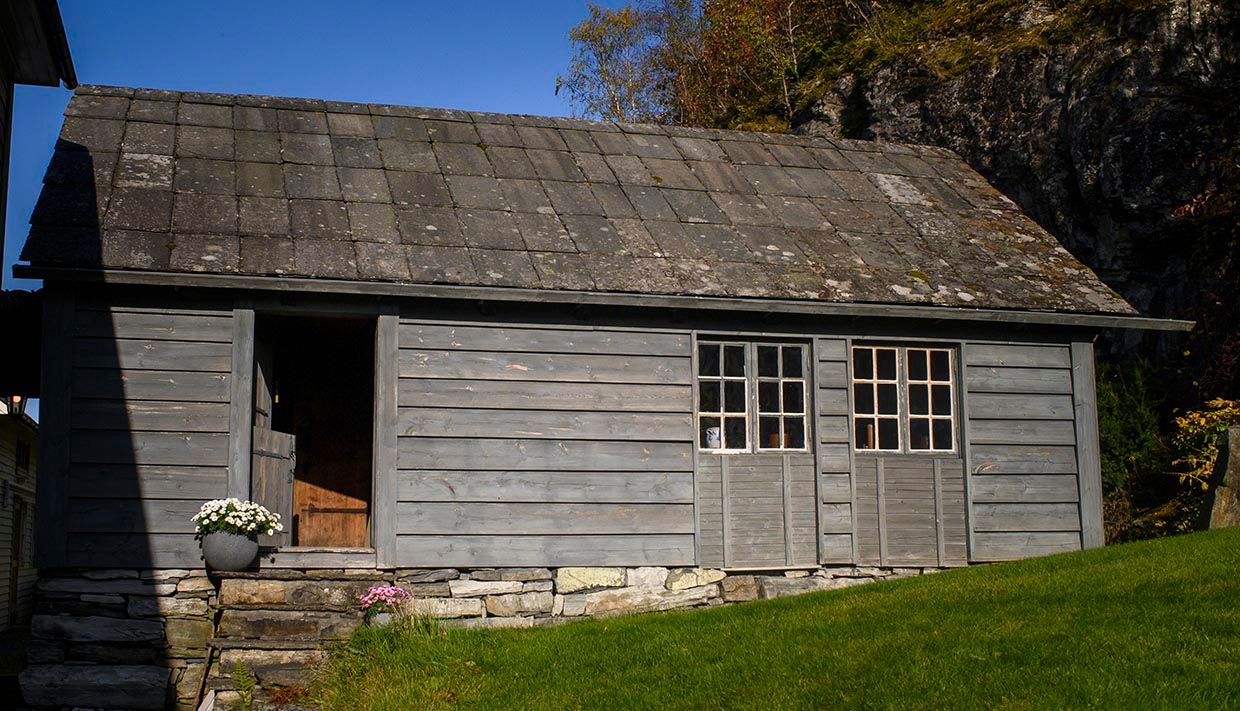 Traditional outbuilding at Helleland Gard, typical of the Hardanger region.