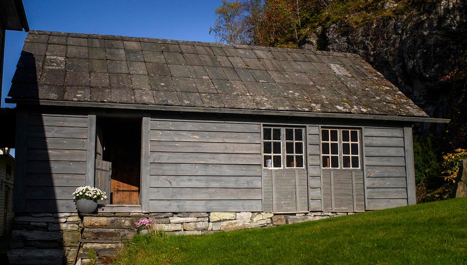 Traditional outbuilding at Helleland Gard, typical of the Hardanger region.