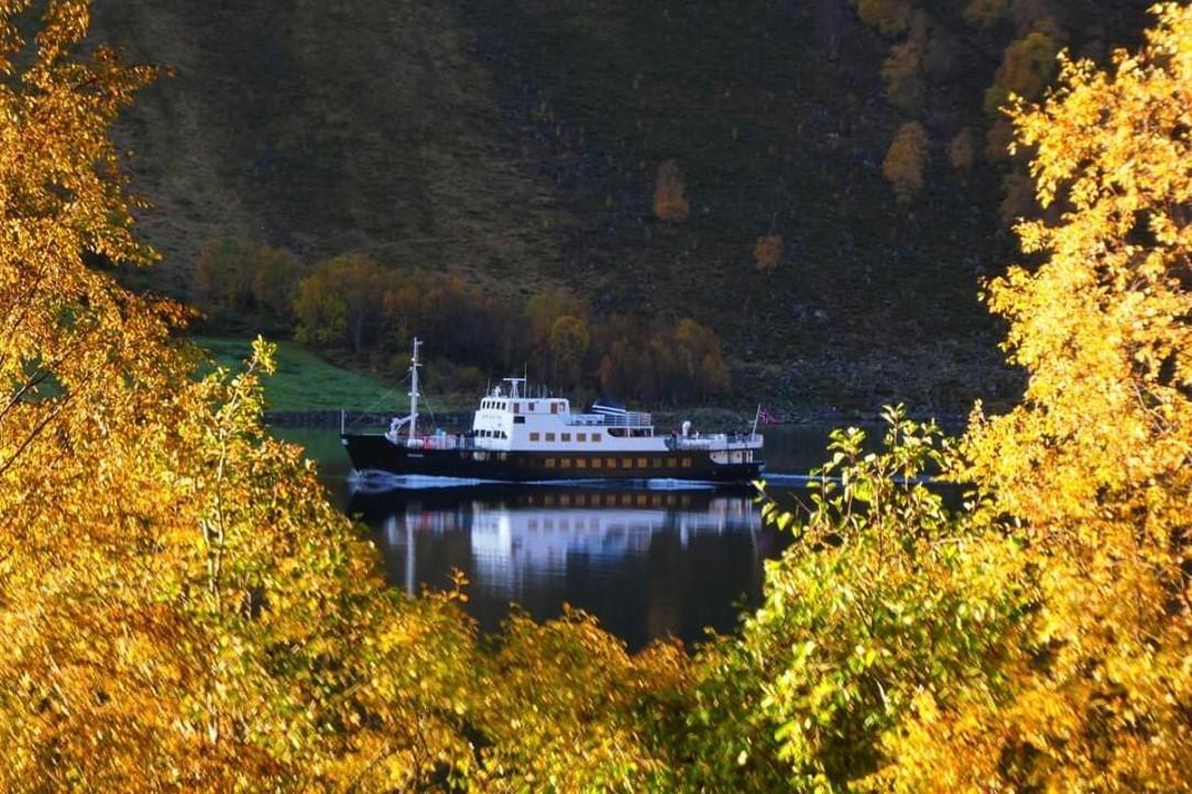 Experience the beautiful Hjørundfjord with MS Bruvik
