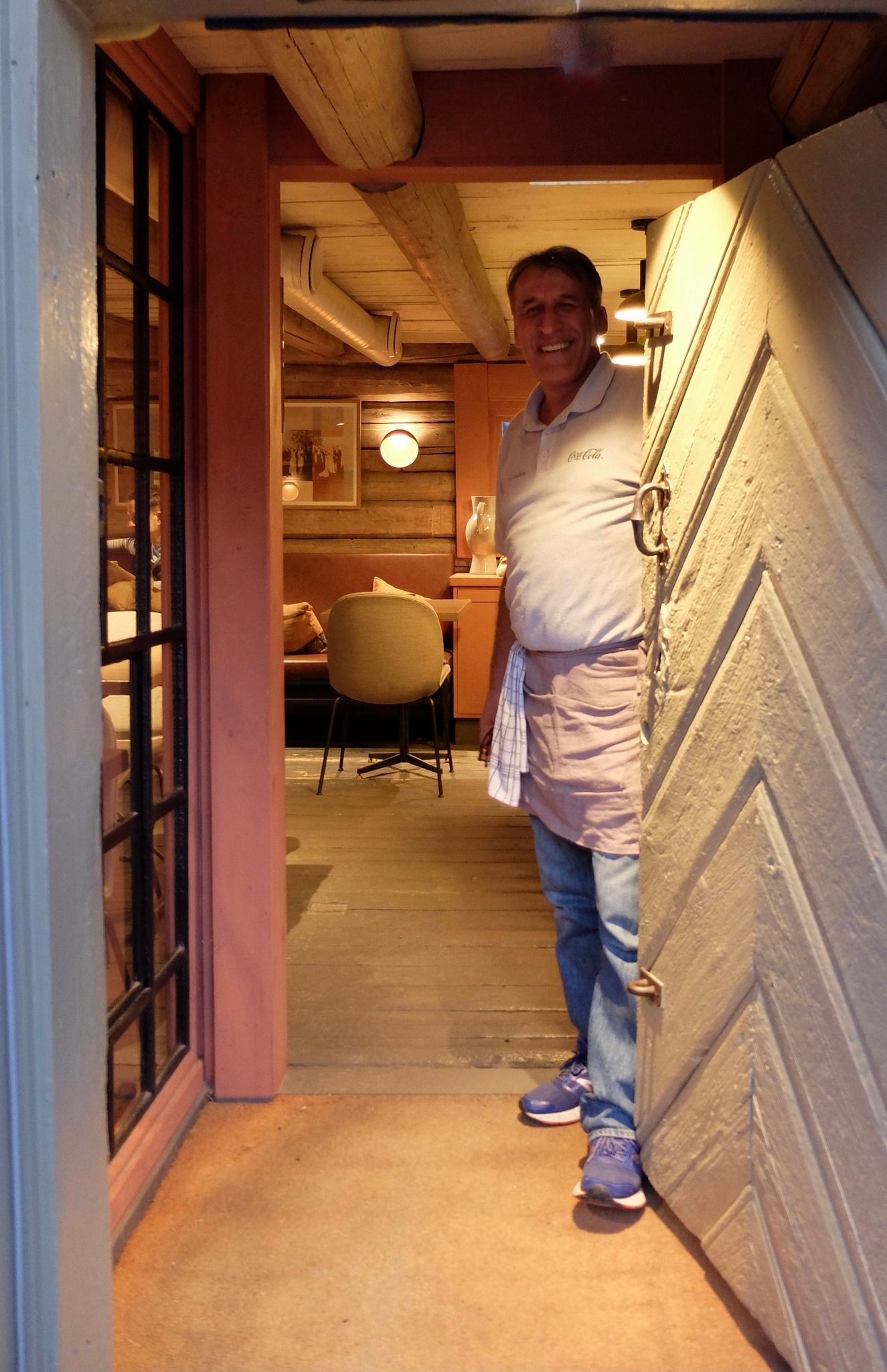 WElcome - man in door