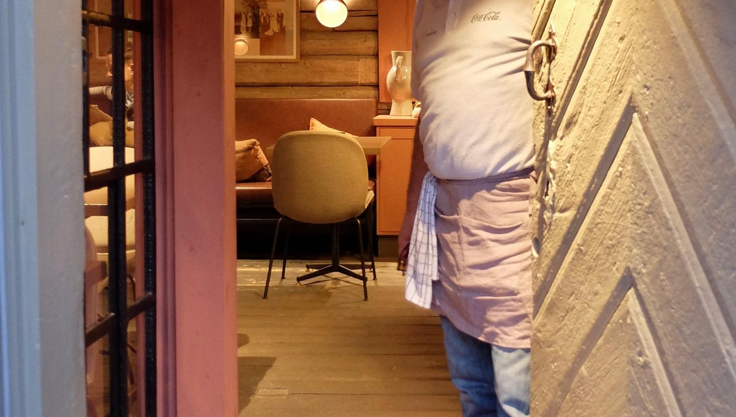 WElcome - man in door