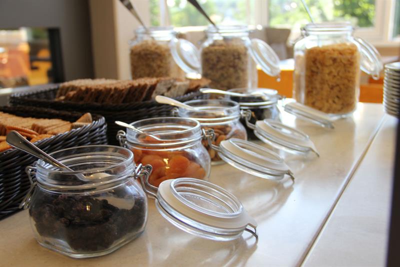 frokostbuffet på restaurant Hagestua på Bø Hotell