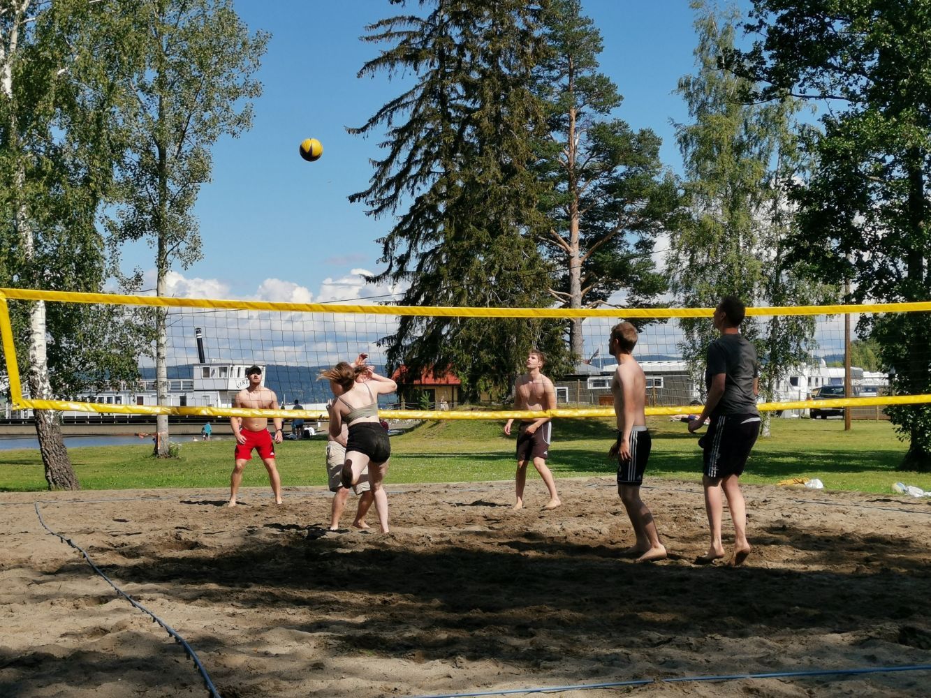 Volleyball i Evjua Strandpark