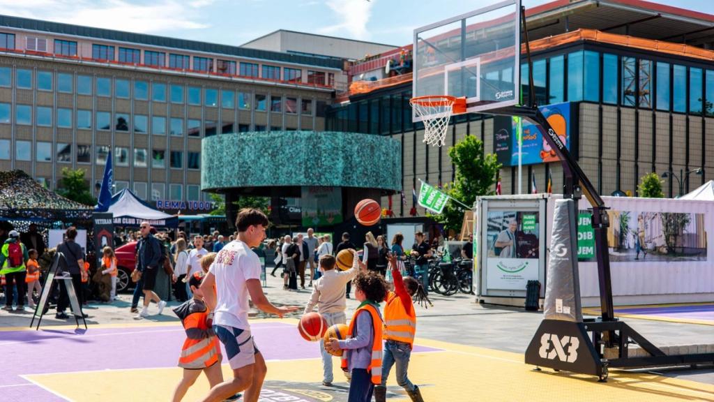 Åpne basketballbaner på Martnan