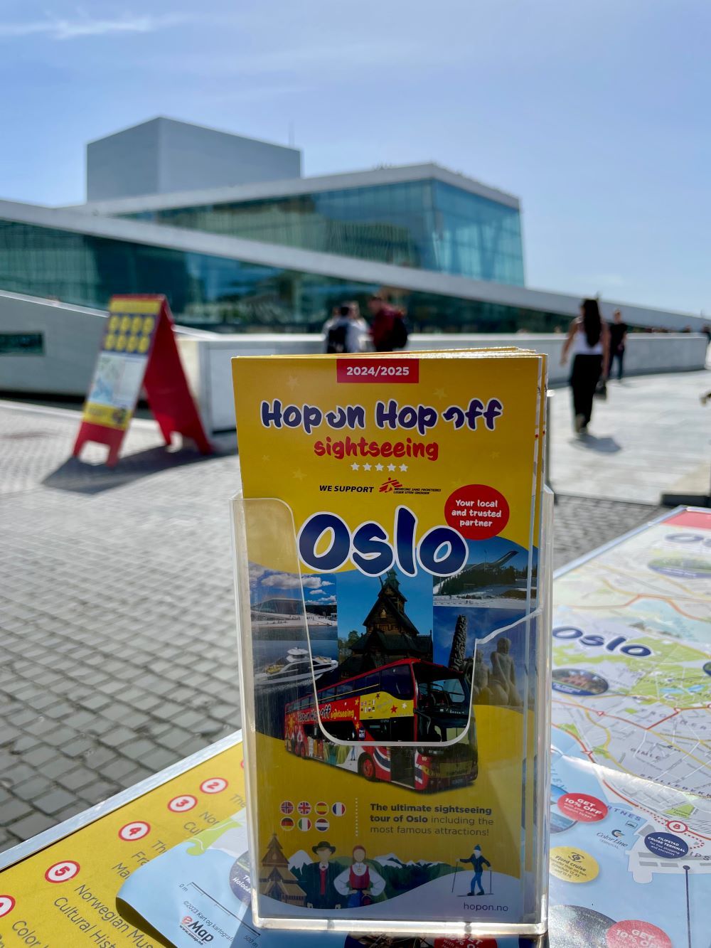 Detalj av brosjyre foran Operaen